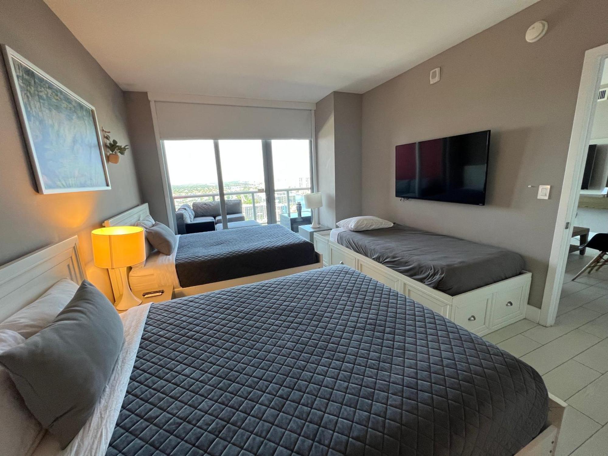 Mvr Apartments At Beachwalk Resort Hallandale Beach Exteriér fotografie