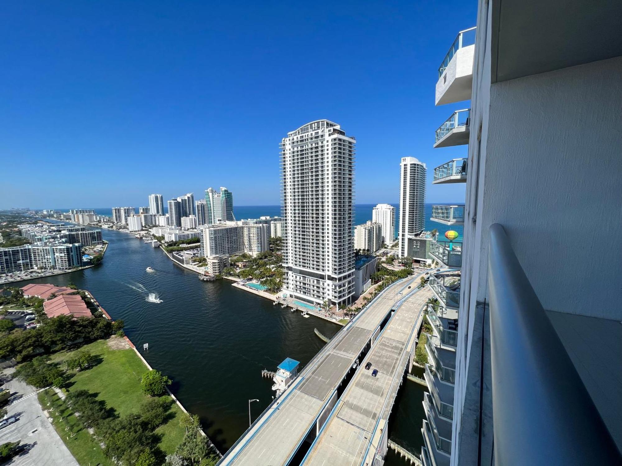 Mvr Apartments At Beachwalk Resort Hallandale Beach Exteriér fotografie