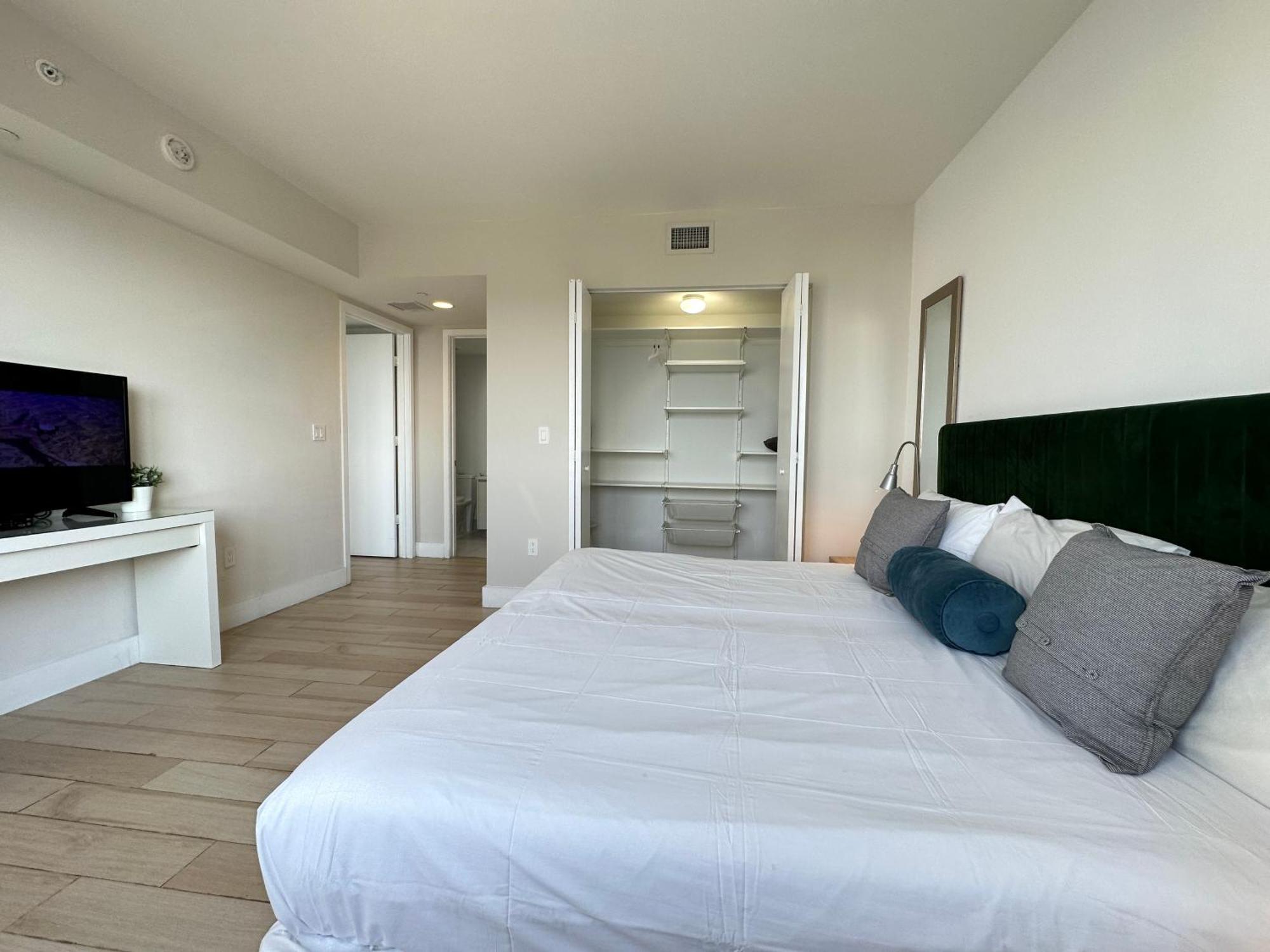 Mvr Apartments At Beachwalk Resort Hallandale Beach Exteriér fotografie