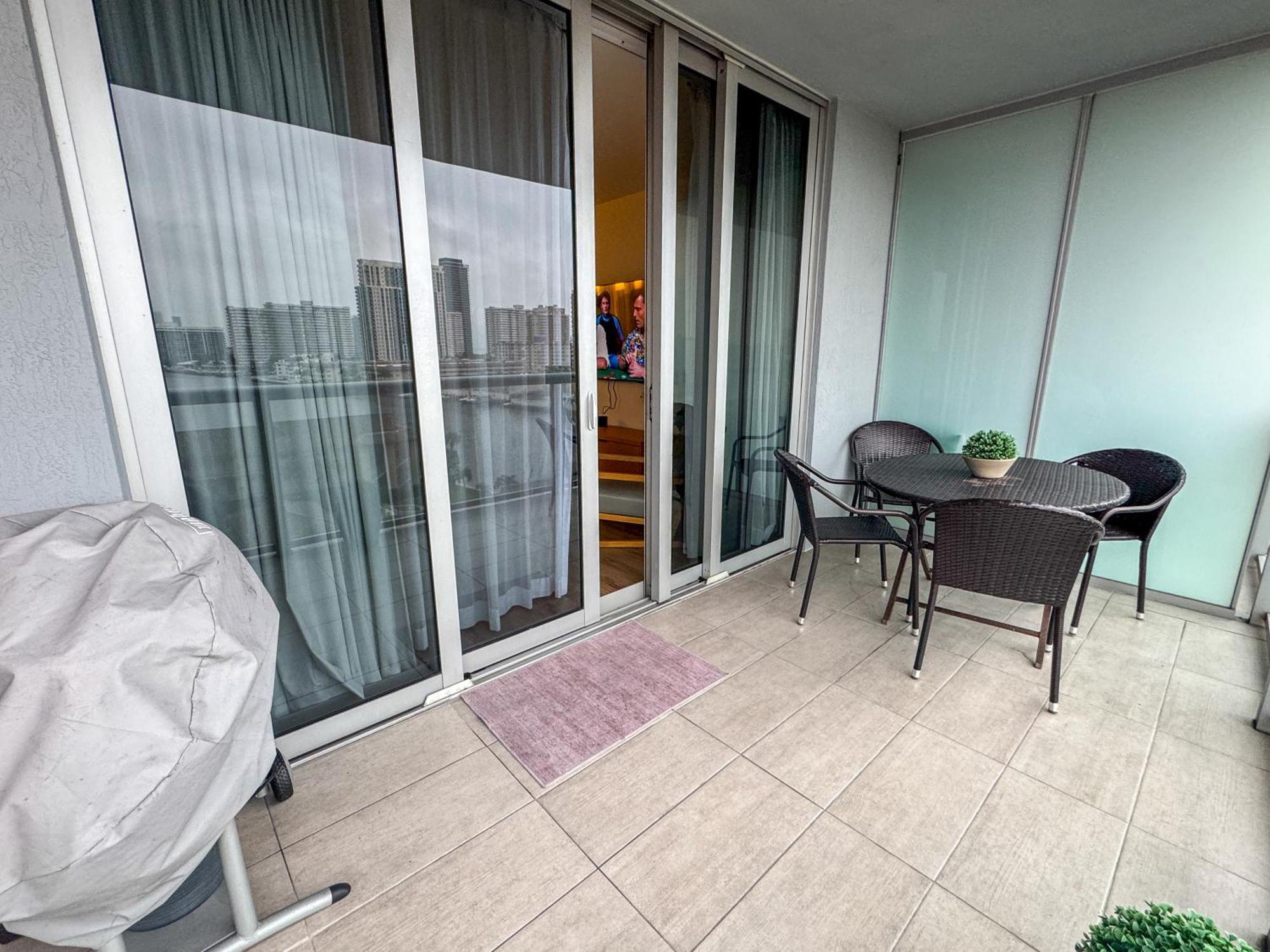 Mvr Apartments At Beachwalk Resort Hallandale Beach Exteriér fotografie
